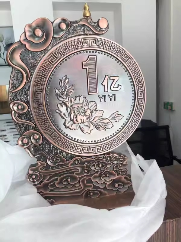 一亿元硬币摆件，小目标也能当生日礼物，送人就送一个亿